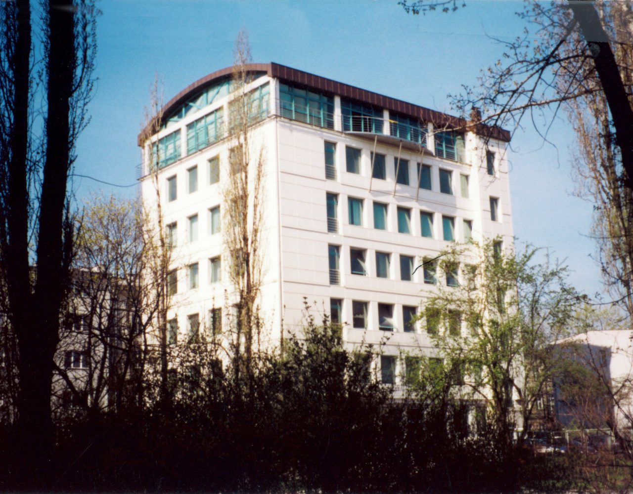1-commercial-ciasna-office-building