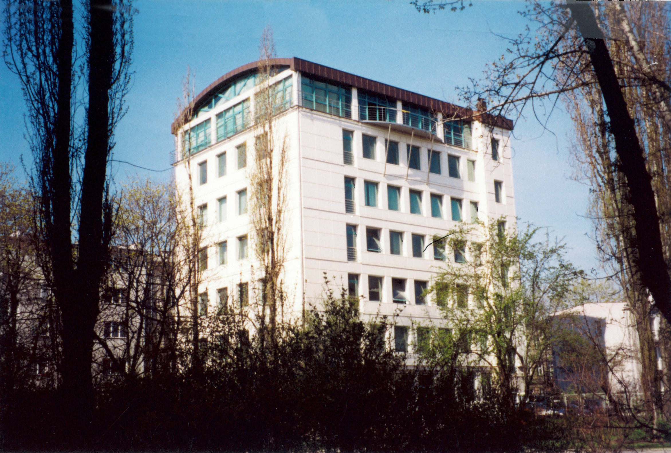 1-commercial-ciasna-office-building